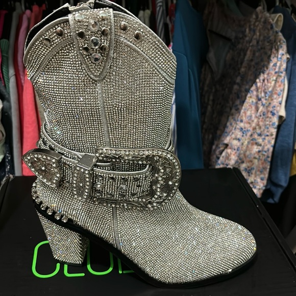 Shoes - Size 8 Never been worn